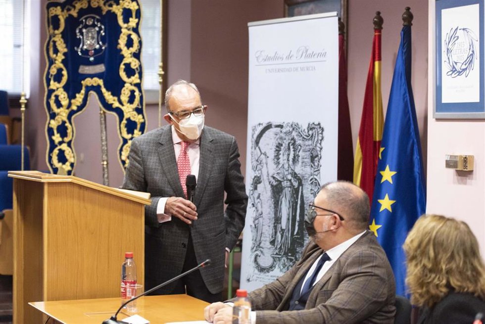 El profesor Jesús Rivas durante su intervención en el simposio