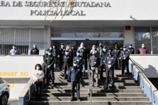 Policías y bomberos se suman al minuto de silencio