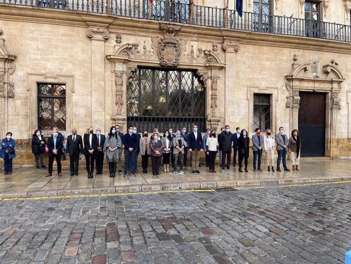 Minuto de silencio en la plaza de Cort.