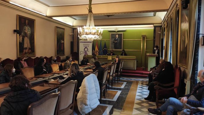 Acto institucional del 25N en el Ayuntamiento de Oviedo