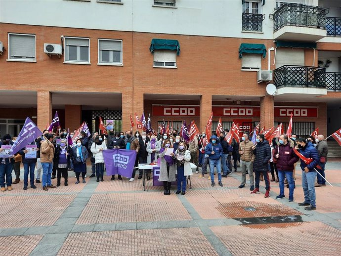 Concentración de CCOO Extremadura con motivo del 25M en Mérida