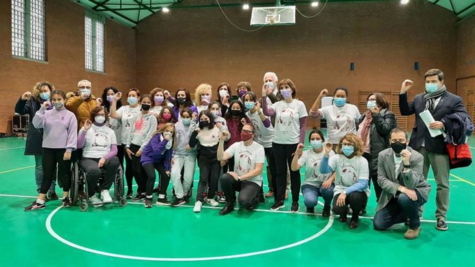 Baile escolar dentro del Día Internacional de la Lucha contra la Violencia contra la Mujer