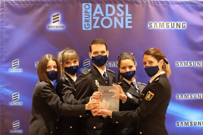 La Policía Nacional recibe el premio ADSLZone-Clipset a la mejor estrategia en redes sociales por la labor realizada a través De su perfil en TikTok en su XII Edición