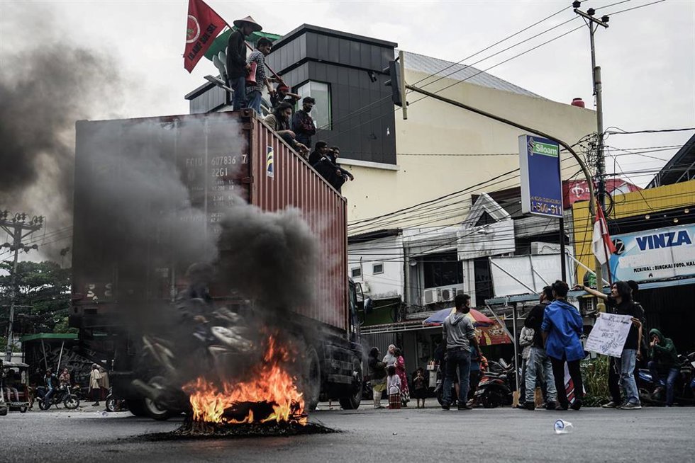 Archivo - Estudiantes y trabajadores se manifiestan en Indonesia.