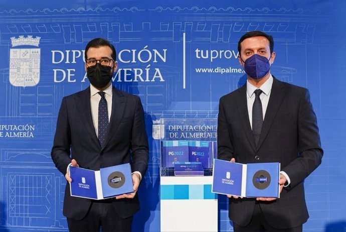 El presidente de la Diputación, Javier Aureliano García, junto al diputado de Hacienda, Álvaro Izquierdo