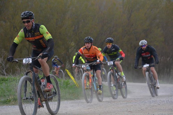 La Ruta del Escalofrío cierra el circuito BTT Diputación de Palencia 2021 con una participación que roza los 300 ciclistas.