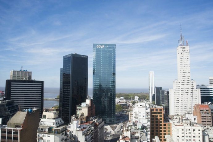 Archivo - Torre de BBVA Francés en Buenos Aires, Argentina.
