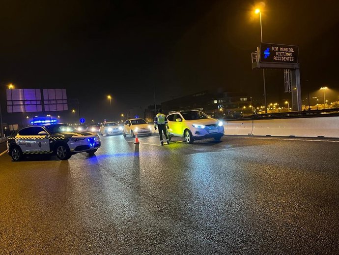 Control de la Guardia Civil de Tráfico en la Circunvalación de Granada.