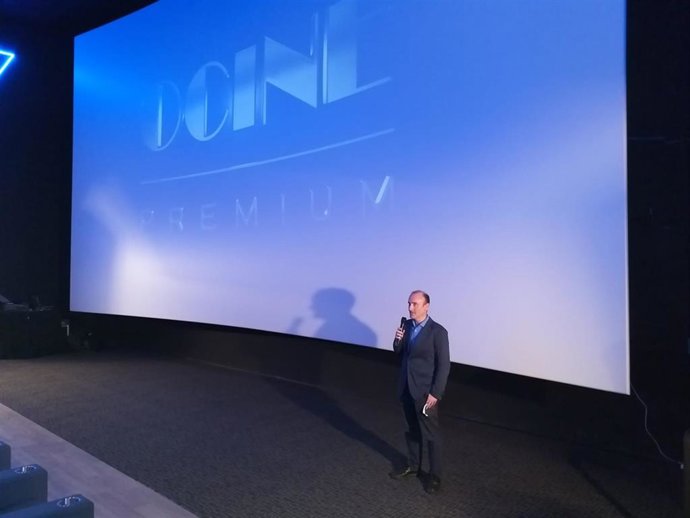 Pablo León, director general de Cultura y Patrimonio del Principado de Asturias, durante la inauguración de las salas Ocine, en Gijón