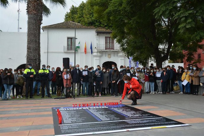Acto en Tomares en memoria de las víctimas de la violencia de género