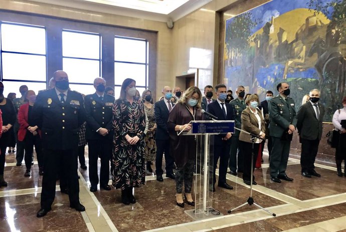 La delegada del Gobierno en Aragón, Rosa Serrano, ha leído un manifiesto con motivo del 25N