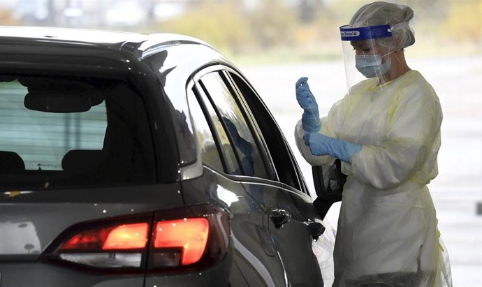 Archivo - Prueba de coronavirus en la capital de Finlandia, Helsinki.