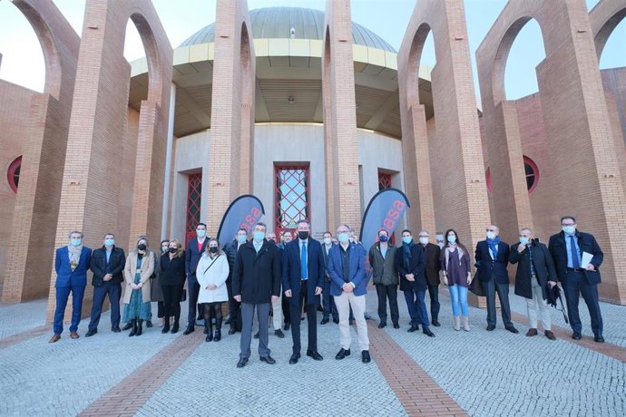 El alcalde de Sevilla, Juan Espadas, ha asistido a la jornada de trabajo de 24 mercados mayoristas en el Palacio de Exposiciones y Congresos de Sevilla.
