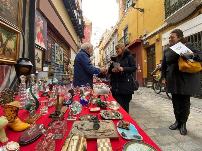 Cristina Peláez en el mercadillo de El Jueves