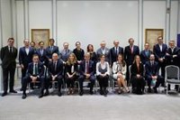 Ayuso dice que el "indigenismo es el nuevo comunismo" y acusa a Sánchez de acordar PGE con el "entorno político de ETA"