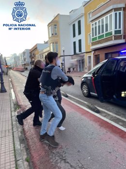 Detenidos dos hermanos en Ciutadella por robar en una casa, en un hotel y en cinco coches