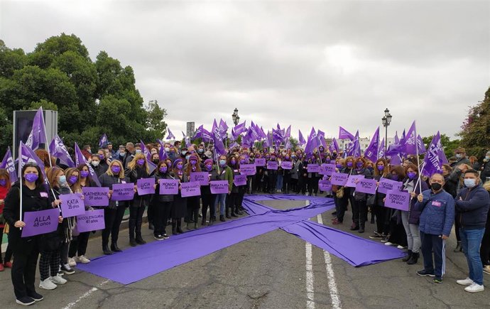 Concentración en Sevilla con motivo del 25N