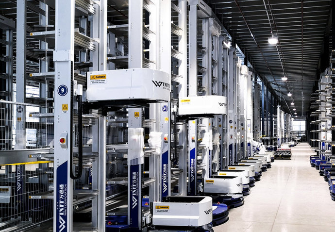 HAIPICK ACR robots in WINIT's warehouse in the U.K.