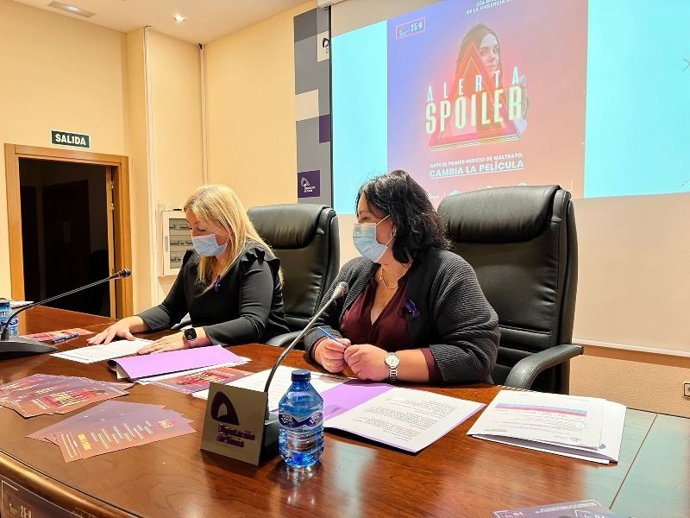 María José Jiménez (izda) y Eva Muñoz presentan la campaña 'Alerta Spoiler' por el 25N.