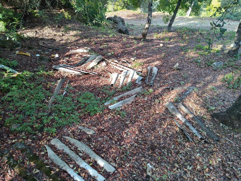Cubiertas de fibrocemento halladas en el Parque Periurbano de Los Villares.