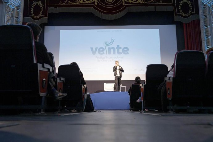 El cineasta Juanma Bajo Ulloa en 'Cómo hice mi primer largo', en Fical.