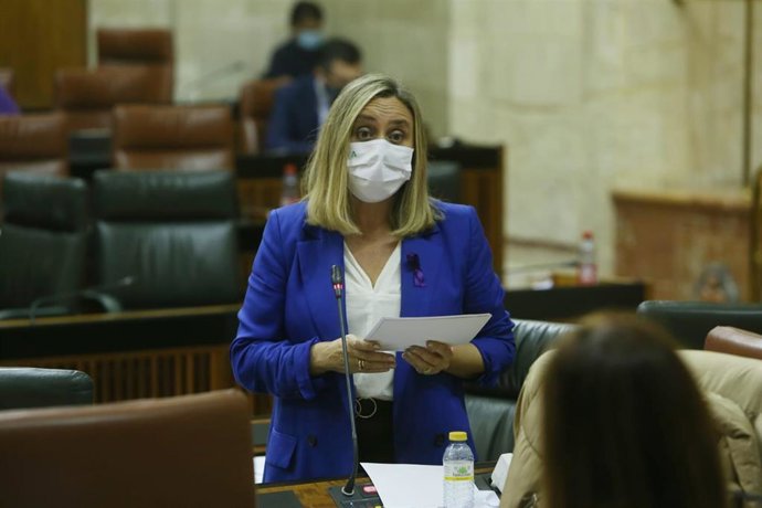 Marifrán Carazo, en la sesión plenaria en el Parlamento de Andalucía