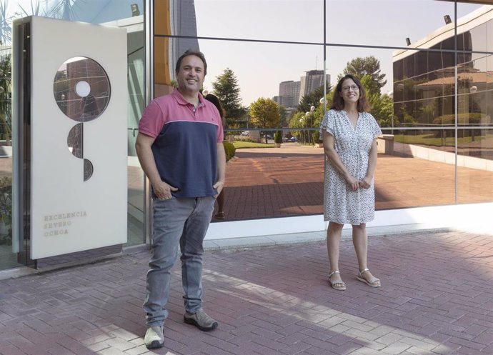 Los principales autores del estudio, Héctor Peinado y Susana García.