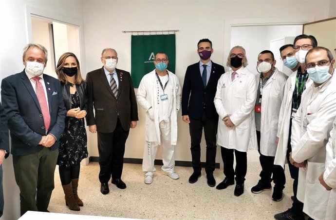 El gerente de SAS inaugura la nueva unidad en el Hospital Torrecárdenas