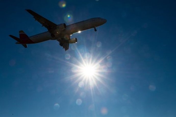 Archivo - Avión Volando