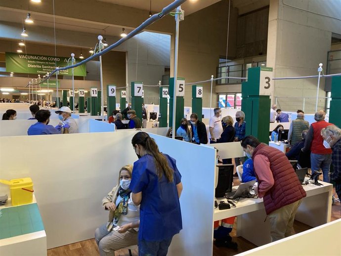 Punto de vacunación masiva en Sevilla