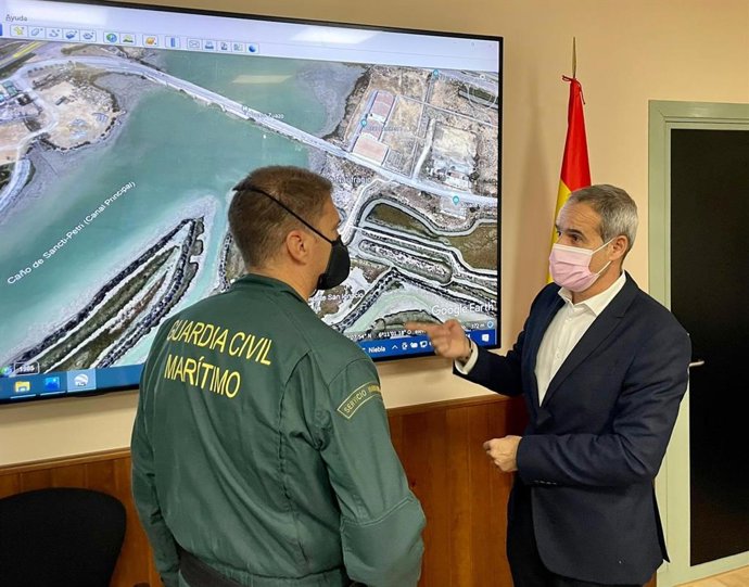 El subdelegado en la reunión de coordinación para buscar a un hombre desaparecido en San Fernando.