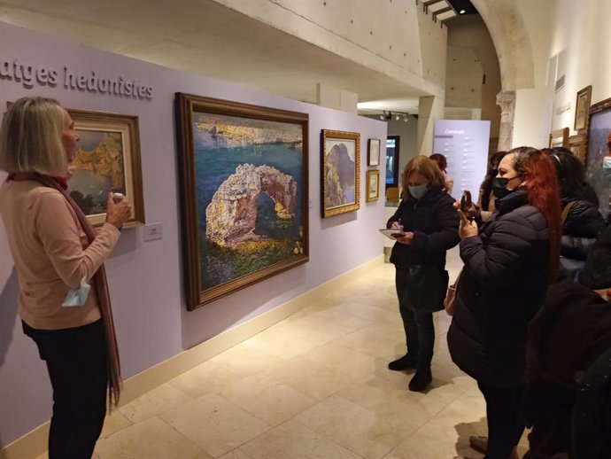 Visita de la exposición en el Casal Balaguer.