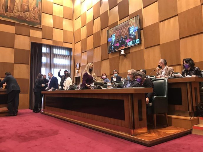 Bancada  de los grupos de izquierda en el pleno del Ayuntamiento de Zaragoza