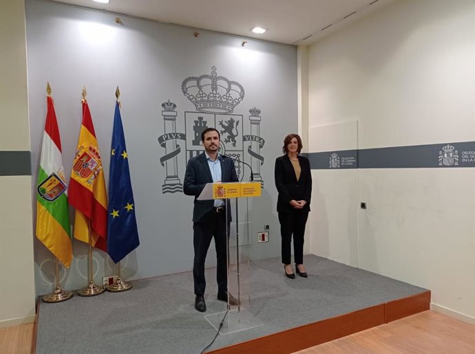El ministro de Consumo, Alberto Garzón, comparece en Logroño junto a la delegada del Gobierno, María Marrodán, tras mantener una reunión con la Asociación Riojana de Jugadores de Azar en Rehabilitación (ARJA)