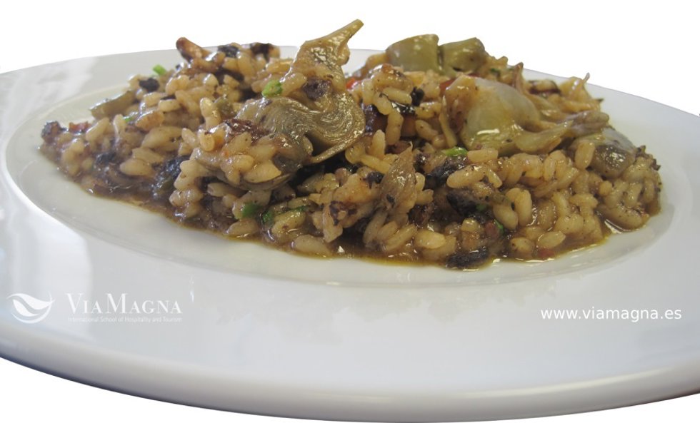 Archivo - Plato de arroz con morcilla