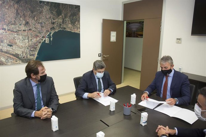Firma del convenio entre Metro de Málaga y Railway Innovation Hub