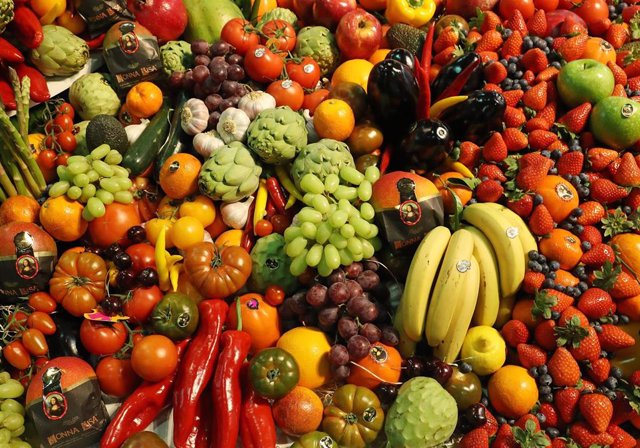 Archivo - El 71% de los españoles admite estar de mejor humor cuando consume frutas y verduras a diario