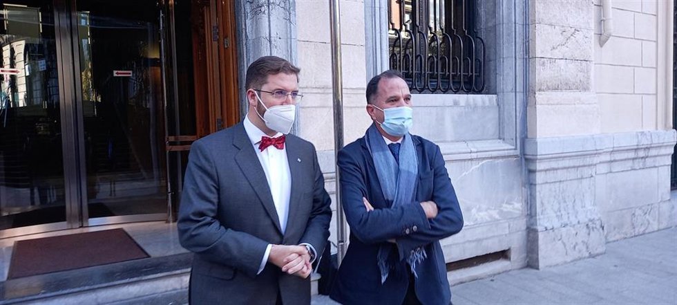 Los representantes de PP+Cs Carlos Iturgaiz y Luis Gordillo