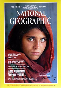 Archivo - Portada de la revista 'National Geographic' en junio de 1985 con una fotografía de Sharbat Gula tomada por Steve McCurry