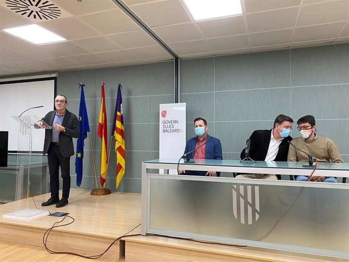 El conseller de Transición Energética, Sectores Productivos y Memoria Democrática, Juan Pedro Yllanes, en rueda de prensa.