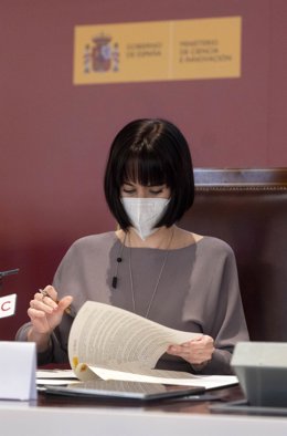 La ministra de Ciencia e Innovación, Diana Morant, preside la firma de un acuerdo entre el CSIC y Medicines Patent Pool, a 23 de noviembre de 2021, en Madrid (España). El fin del acuerdo es facilitar test serológicos para la covid-19 a disposición de lo