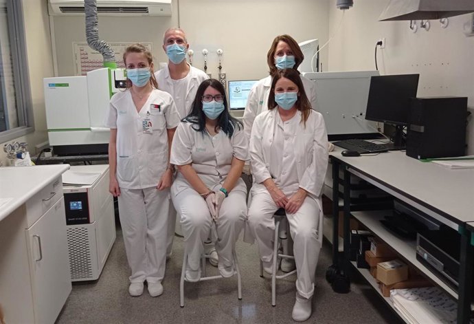 Los integrantes de la Unidad de Metales del laboratorio del Hospital Miguel Servet de Zaragoza.