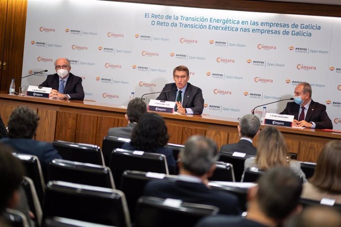 El presidnete de la Xunta, Alberto Núñez Feijóo, participa en una jornada sobre transición energética junto al presidente de Repsol,  Antonio Brufau