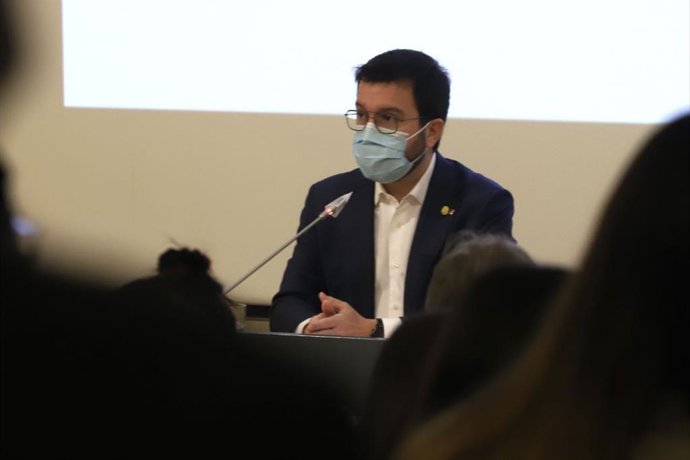 El president de la Generalitat, Pere Aragons, en una roda de premsa d'estudiants de la UPF