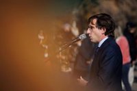 Almeida asegura que PP de Madrid "está pendiente de la evolución de la pandemia" para decidir si celebra cena de Navidad