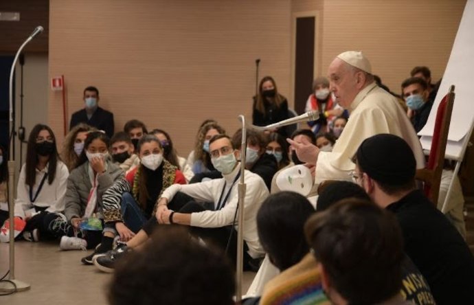 El Papa Francisco imparte la primera clase de la Escuela Política Frateli Tutti.