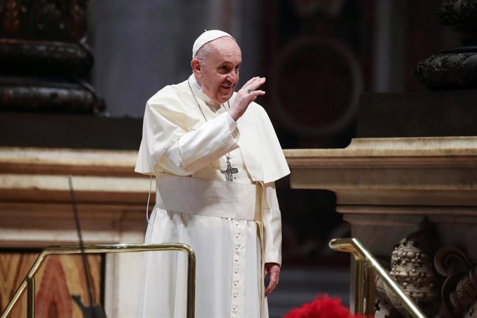 24 November 2021, Vatican, Vatican City: Pope Francis leads a meeting with 'Madonna della Medaglia' Pilgrimage attendees at Saint Peter's Church before Wednesday's weekly general audience at the Vatican. Photo: Evandro Inetti/ZUMA Press Wire/dpa