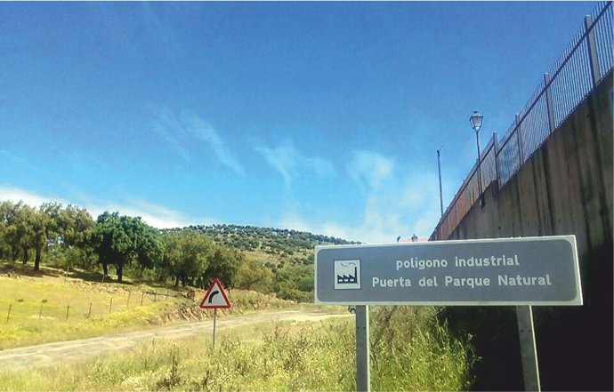 Archivo - Polígono industrial en Higuera de la Sierra, en Huelva.