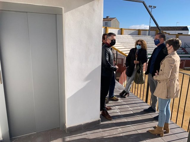 Ascensor instalado en la plaza de toros de Jaén