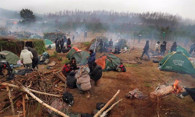Campamento de migrantes en la frontera entre Bielorrusia y Polonia